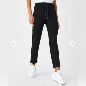 NWT Spanx Air Essentials Tapered pant, long slim look, versatile and comfy. 1X